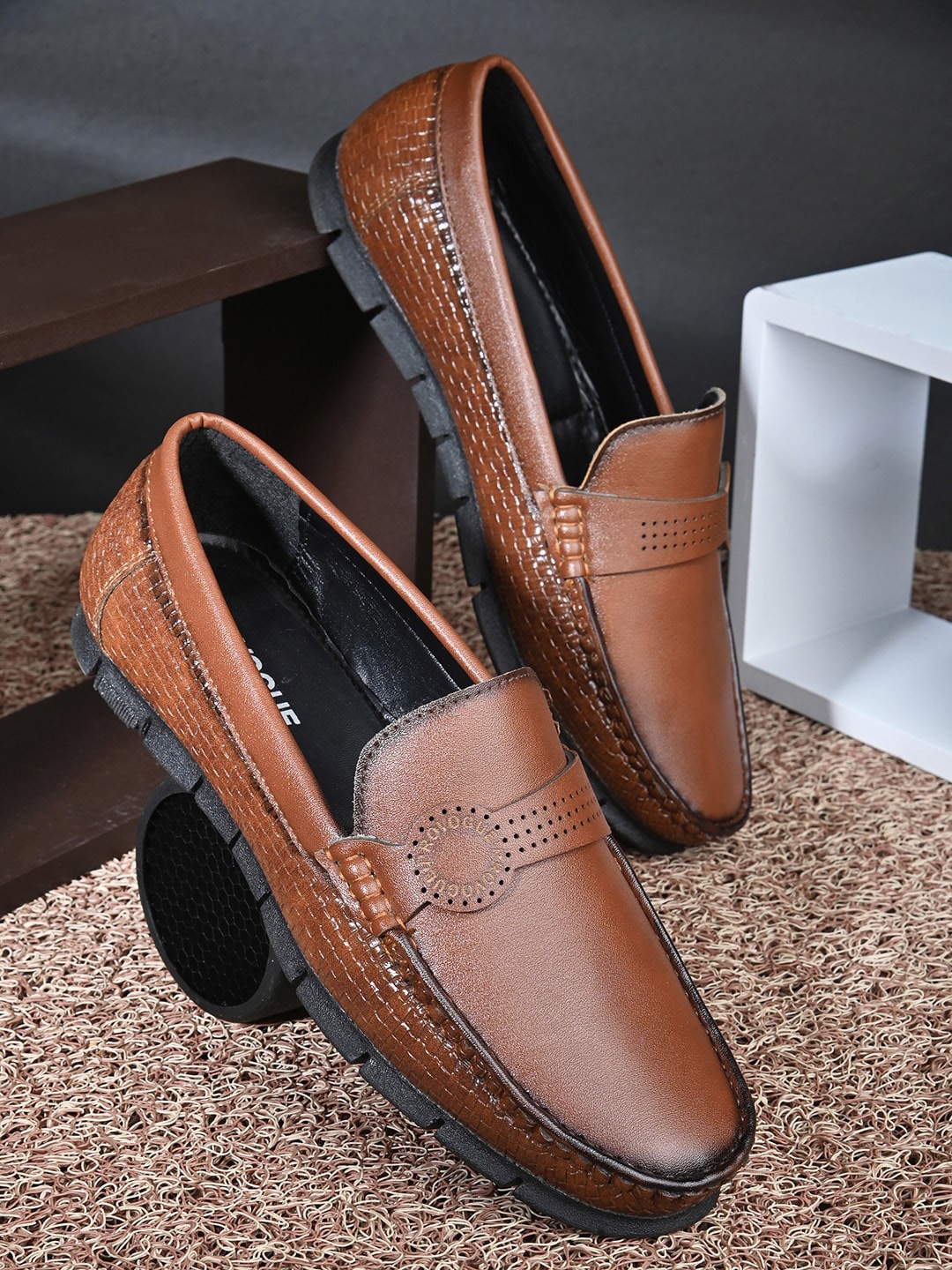 

Provogue Men Textured Padded Insole Penny Loafers, Tan