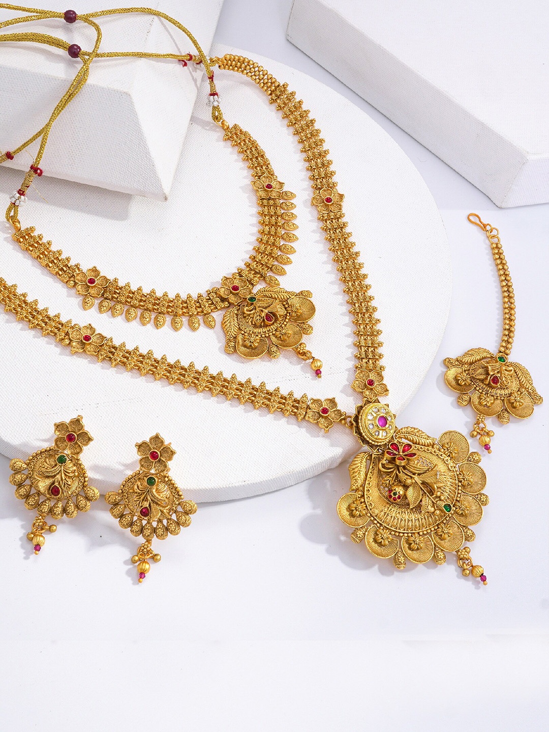 

LAFORWORD Gold-Plated Studded Jewellery Set