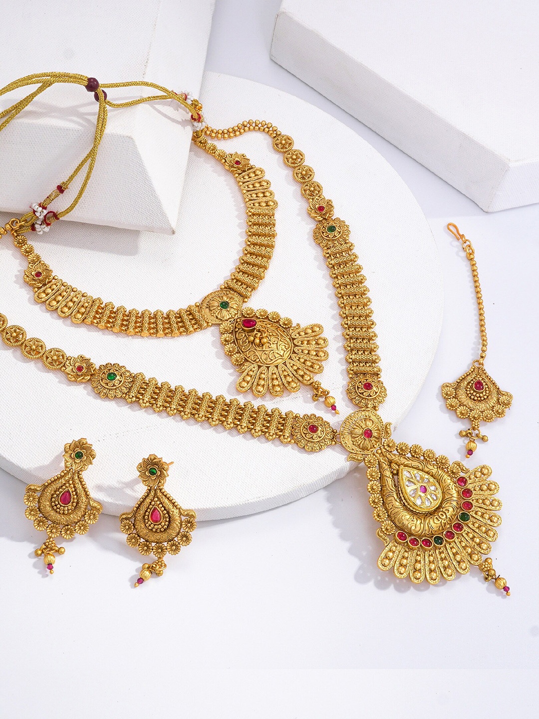 

LAFORWORD Gold-Plated Stone-Studded Necklace & Earrings With Maang Tika