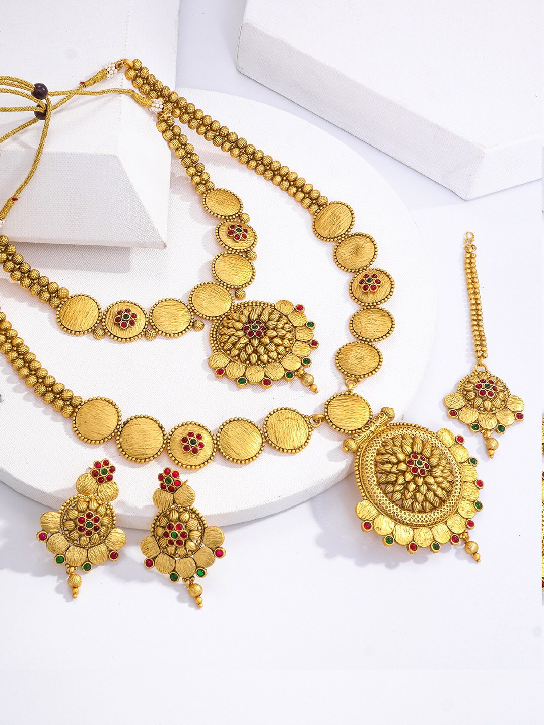 

LAFORWORD Gold Plated Stone Studded Jewellery Set