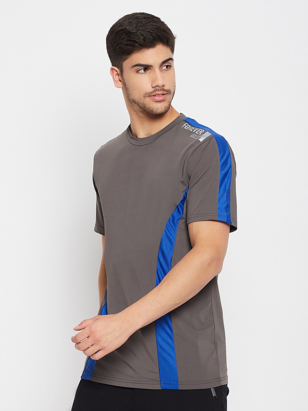 

PERFKT-U Typography Printed Round Neck Rapid-Dry T-shirt, Grey