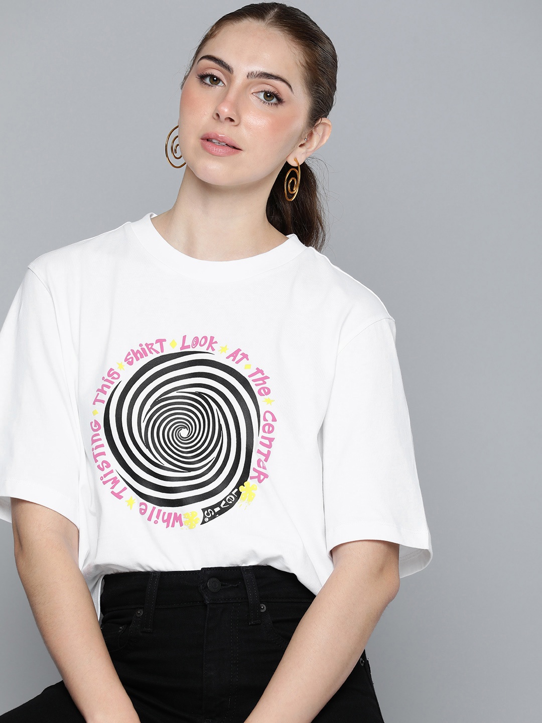 

Levis Graphic Printed Drop-Shoulder Sleeves Pure Cotton Applique Loose T-shirt, White