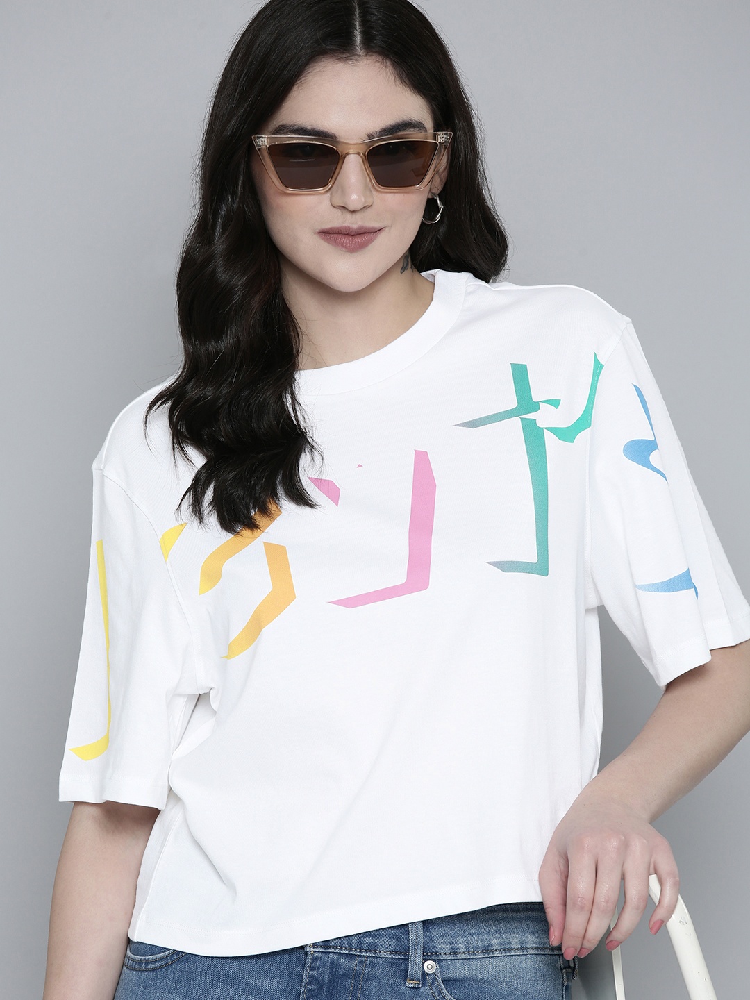 

Levis Women Brand Logo Print Drop-Shoulder Sleeves Pure Cotton Relaxed Fit T-shirt, White