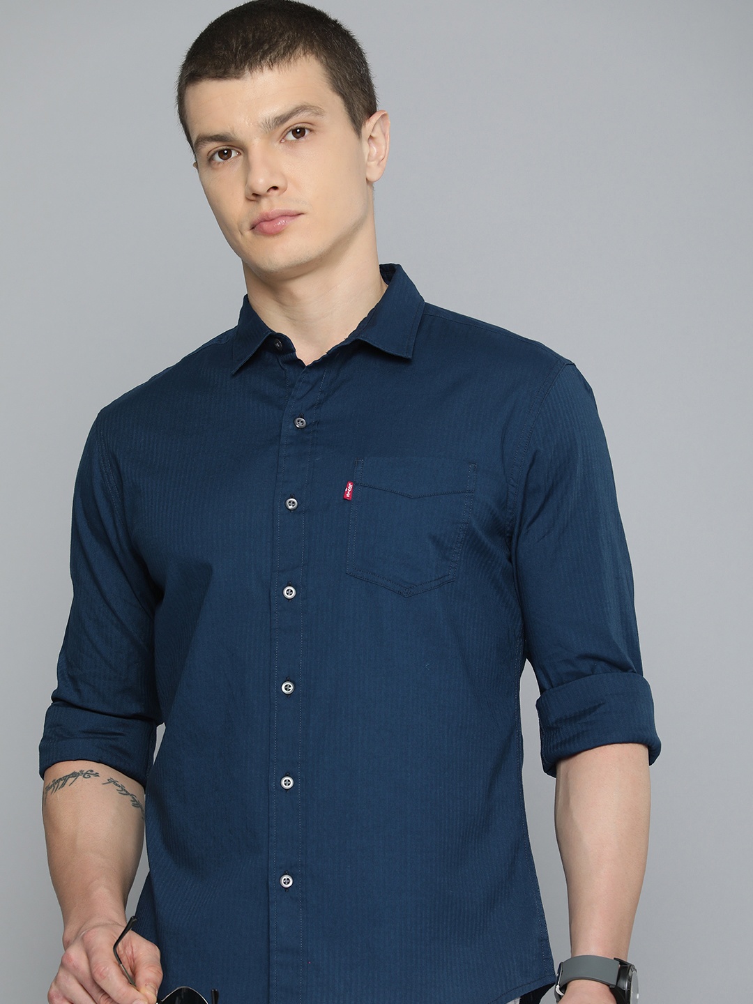

Levis Dobby Striped Slim Fit Pure Cotton Casual Shirt, Blue
