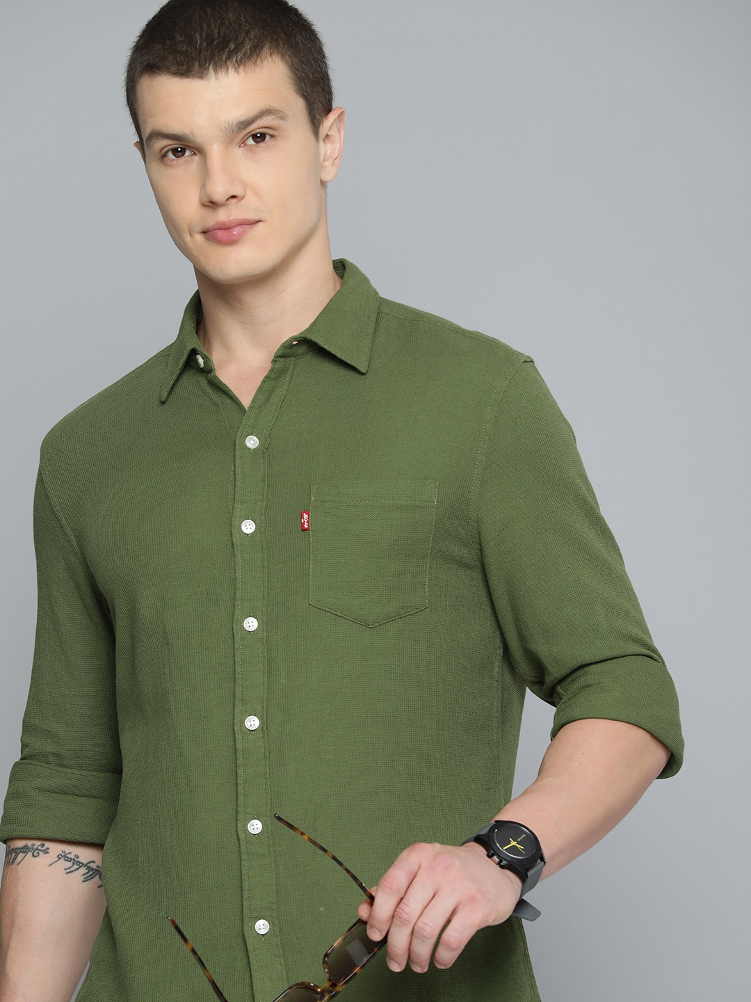 

Levis Pure Cotton Self Design Textured Slim Fit Opaque Casual Shirt, Green
