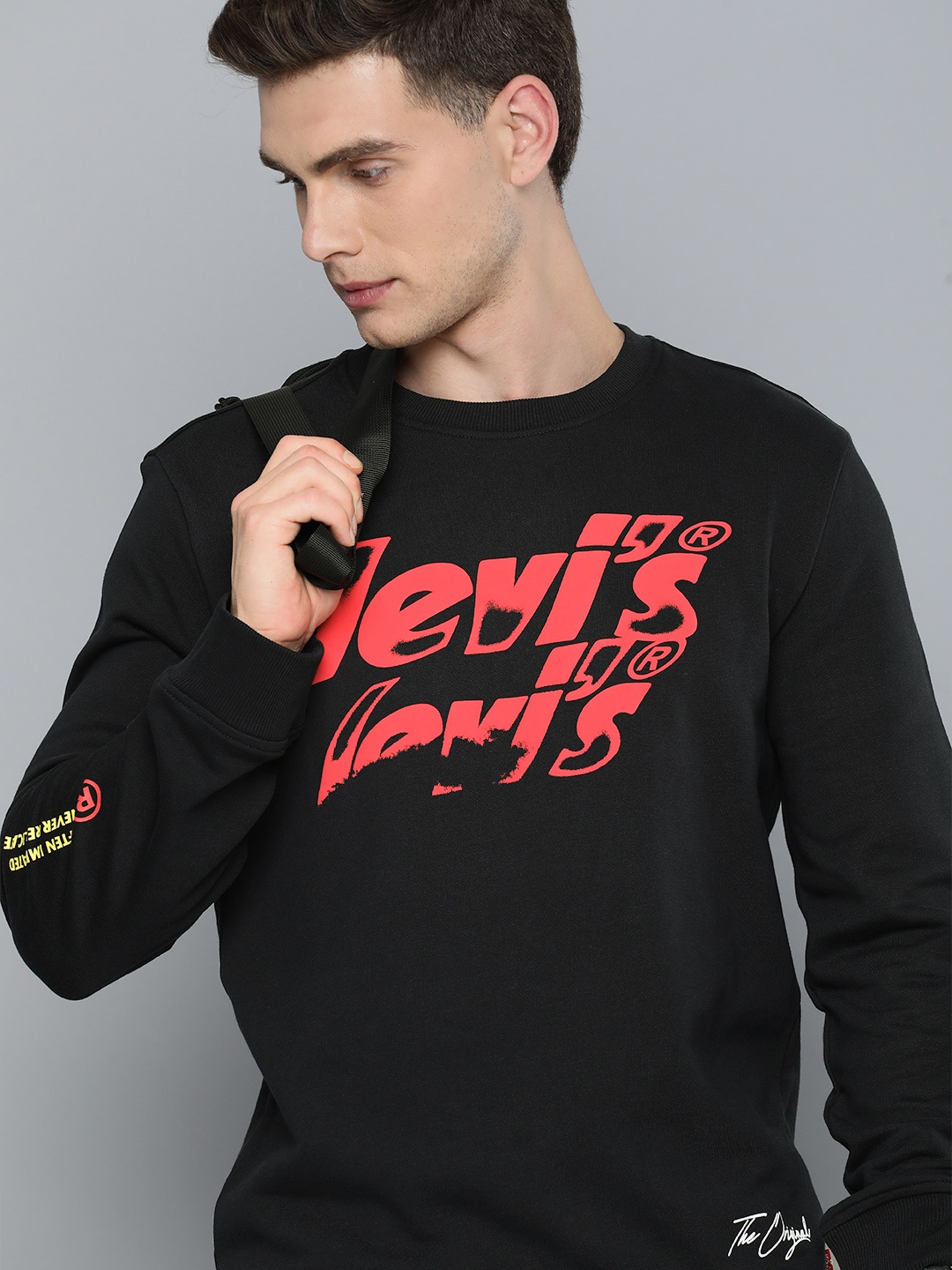 

Levis Men Pure Cotton Printed Sweatshirt, Black