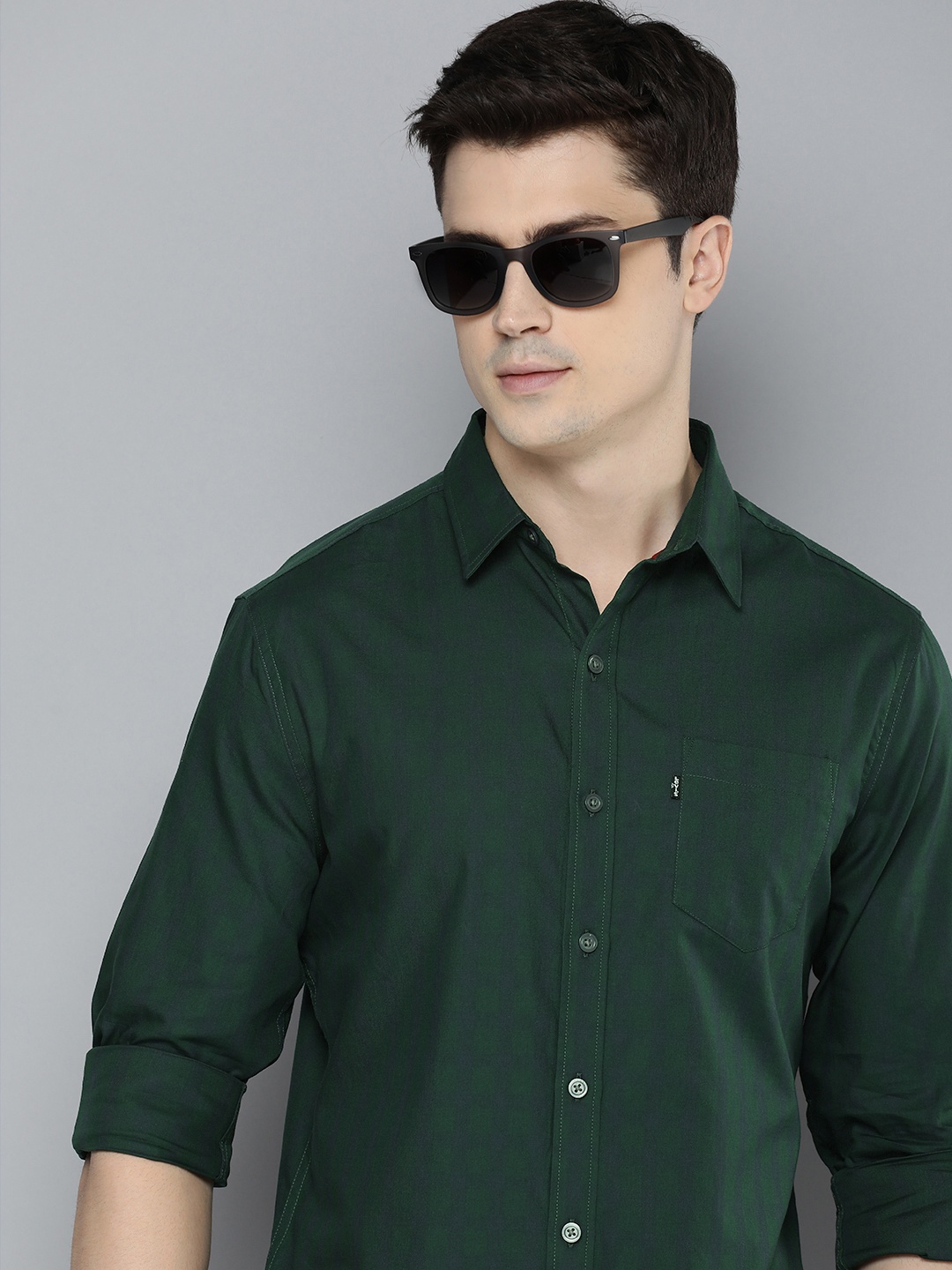 

Levis Slim Fit Gingham Checks Pure Cotton Checked Casual Shirt, Green