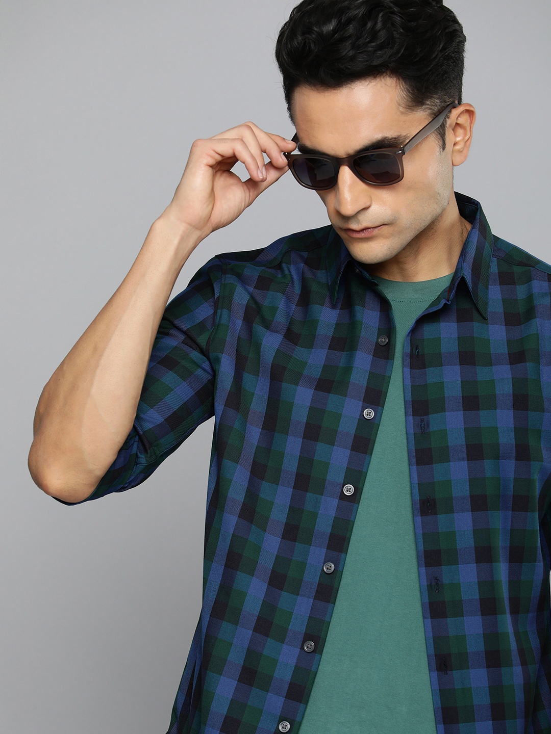 

Levis Men Slim Fit Tartan Checked Casual Shirt, Blue