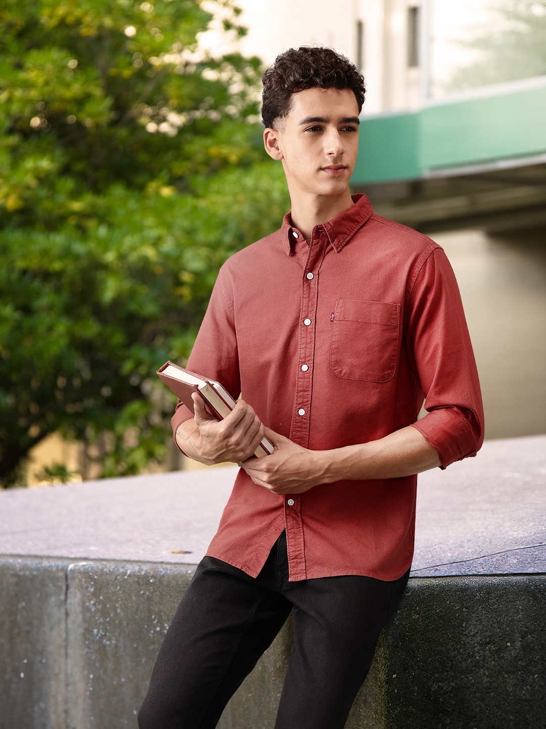 

Levis Men Slim Fit Pure Cotton Casual Shirt, Red