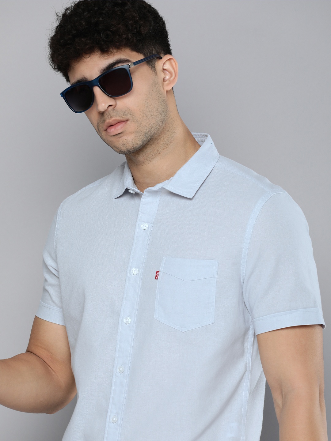 

Levis Solid Slim Fit Pure Cotton Casual Shirt, Blue