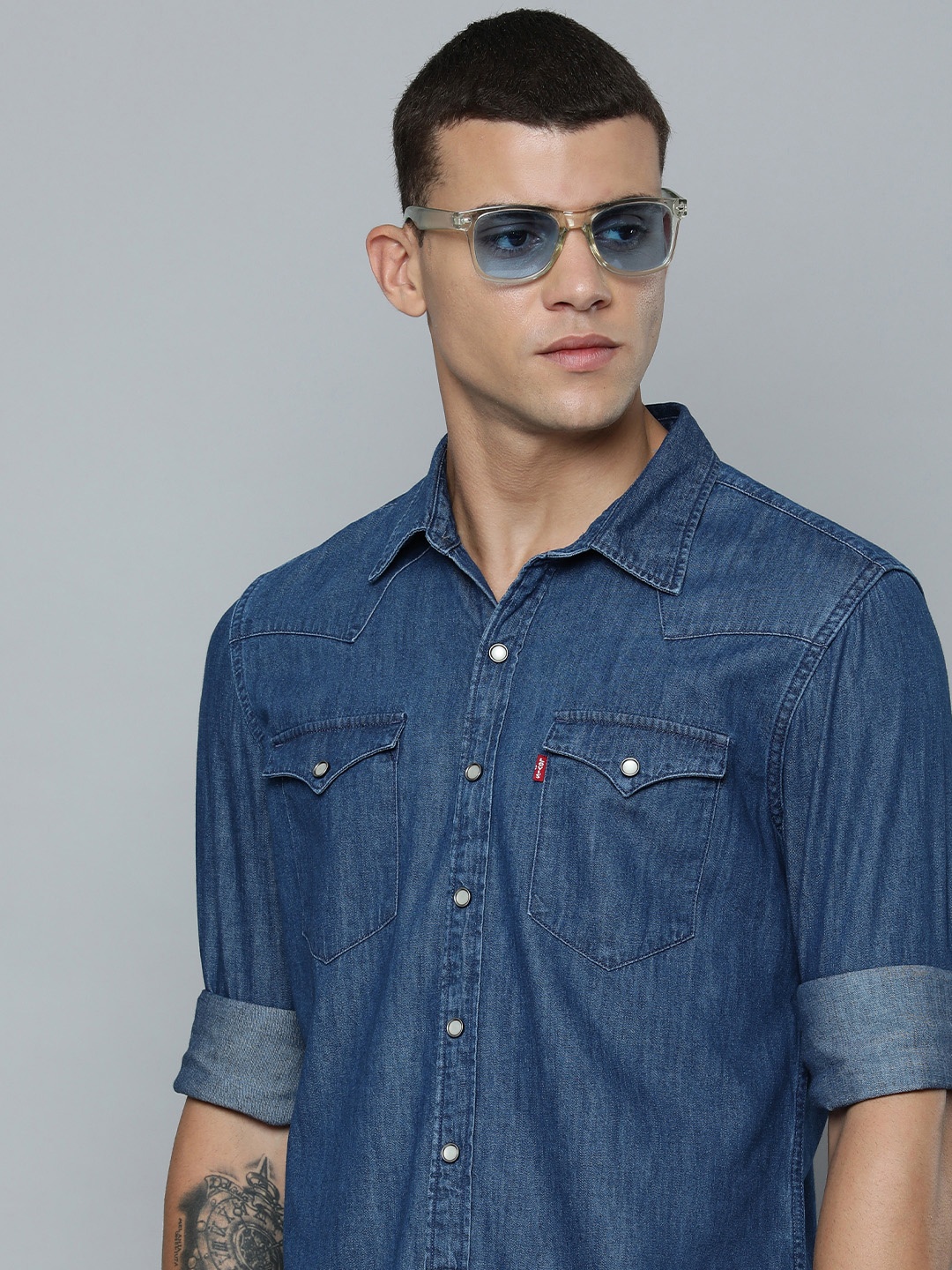 

Levis Solid Slim Fit Denim Pure Cotton Casual Shirt, Blue