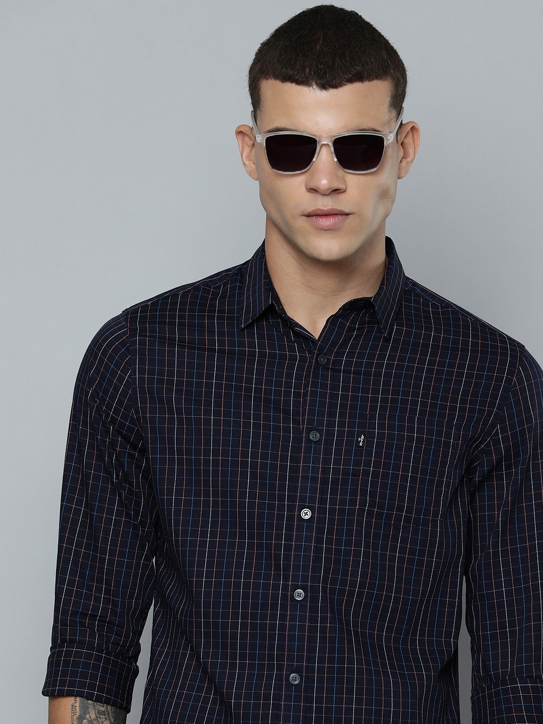 

Levis Men Slim Fit Grid Tattersall Checks Opaque Pure Cotton Casual Shirt, Navy blue
