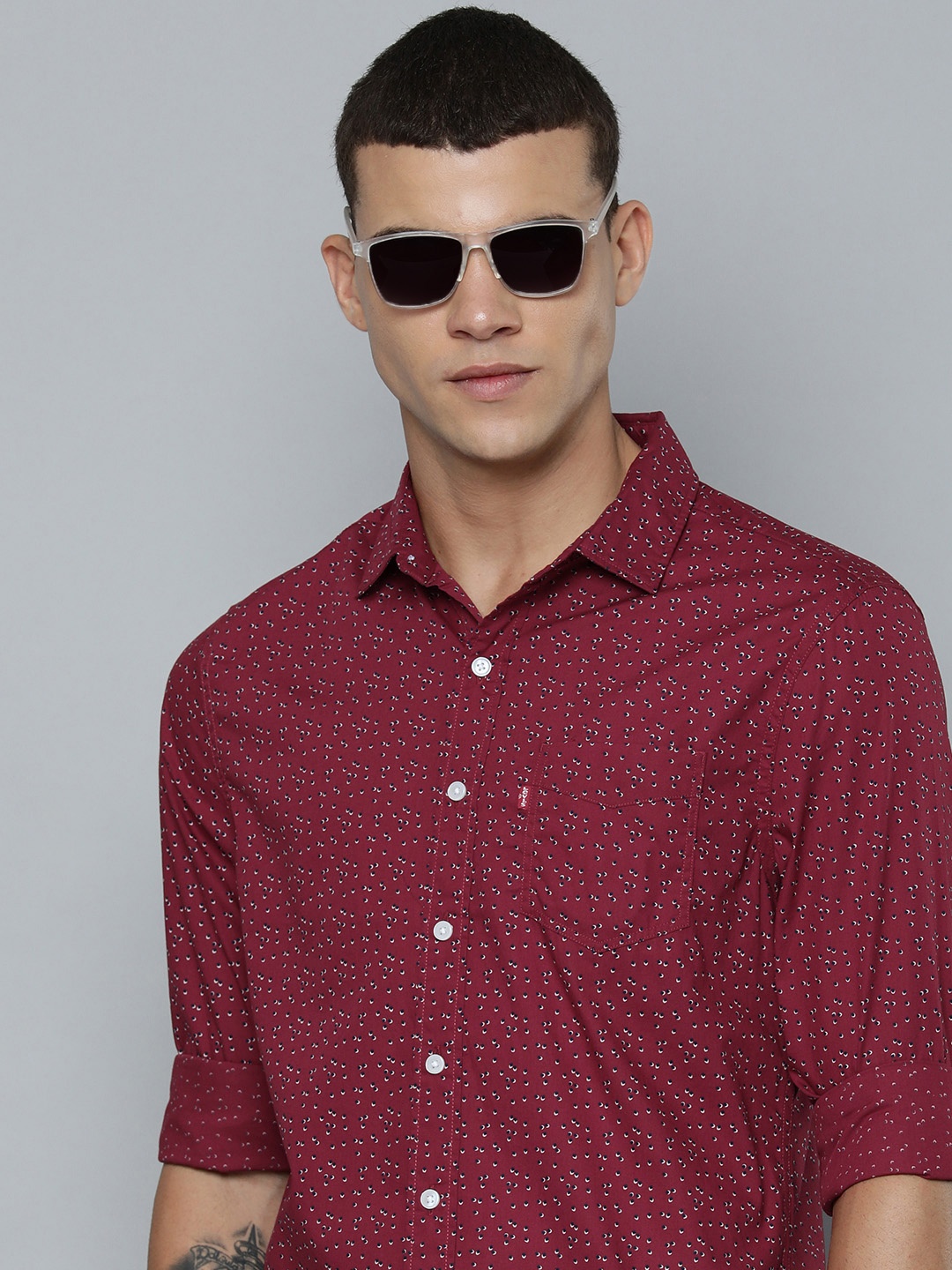 

Levis Men Slim Fit Micro Checks Opaque Printed Pure Cotton Casual Shirt, Red