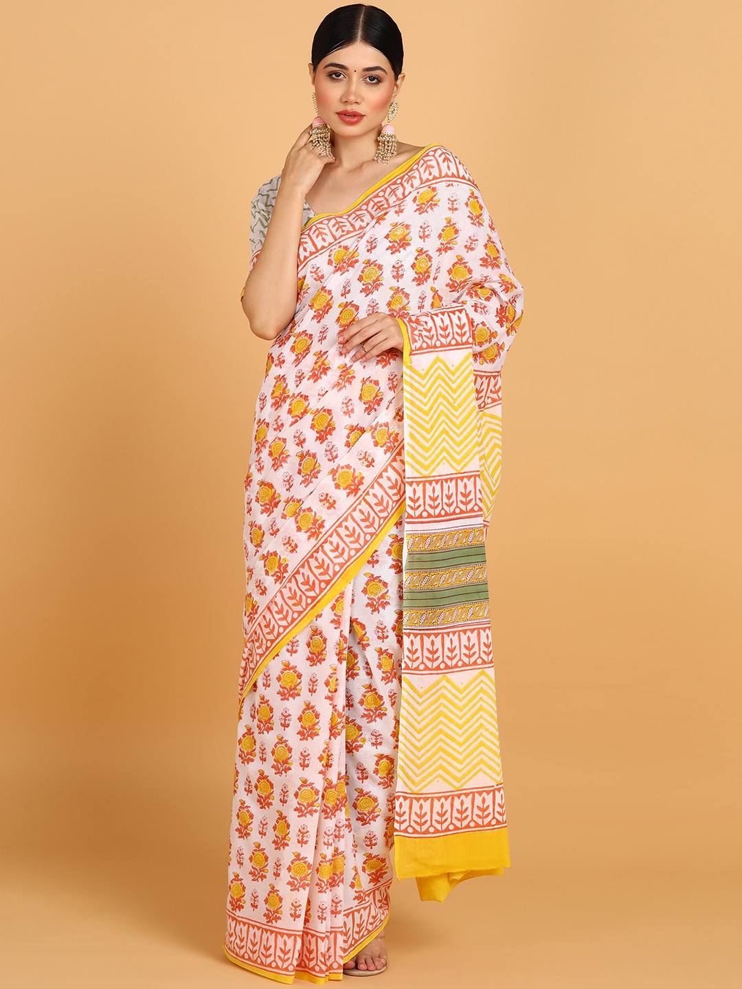 

BLOCKS OF INDIA Floral Printed Pure Cotton Block Print Saree, Red