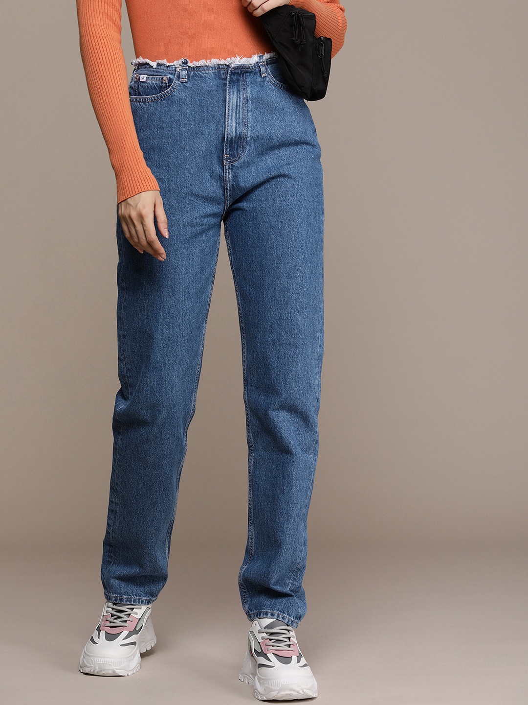 

Calvin Klein Jeans Women Mid-Rise Slim Straight Fit Light Fade Jeans, Blue