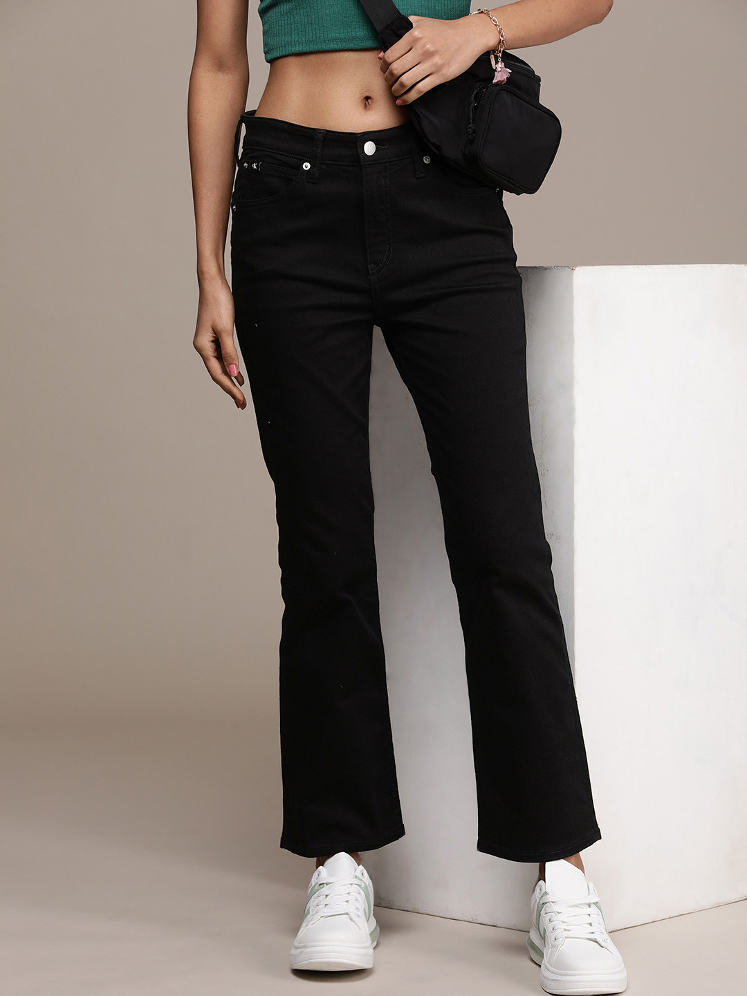 

Calvin Klein Jeans Women Slim Fit High-Rise Stretchable Jeans, Black