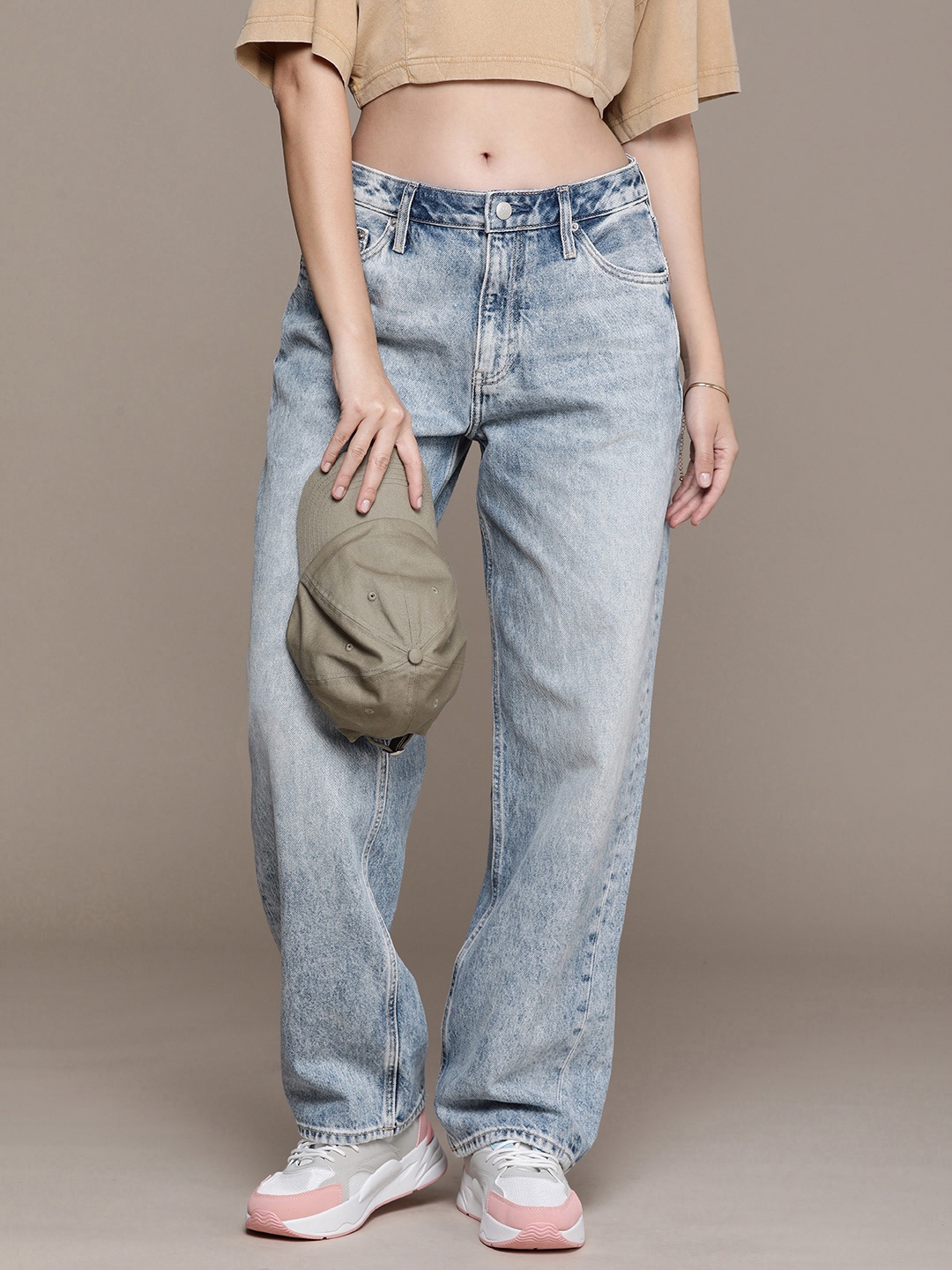 

Calvin Klein Jeans Women Straight Fit Heavy Fade Pure Cotton Jeans, Blue