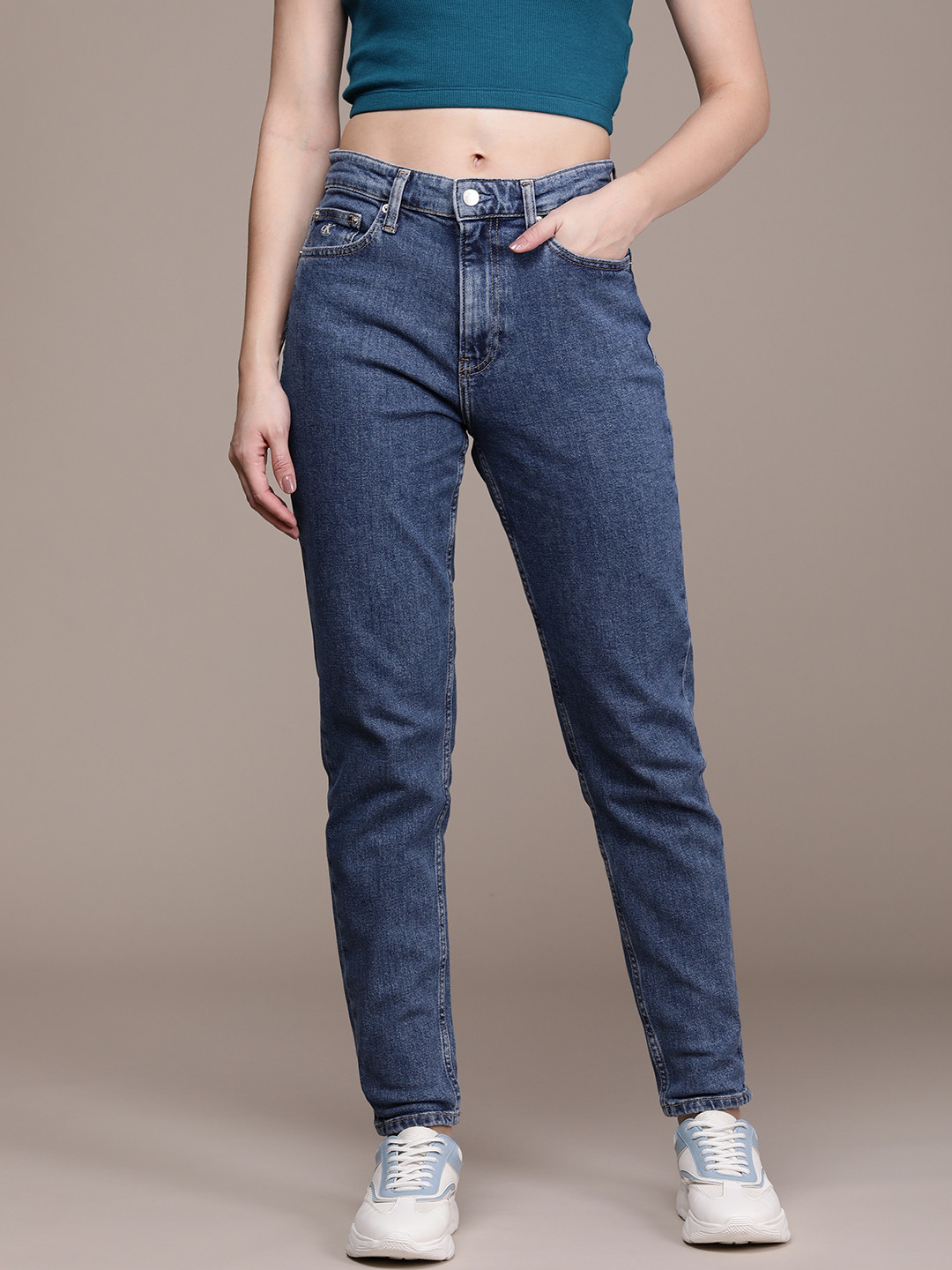 

Calvin Klein Jeans Women Light Fade Stretchable Mid-Rise Jeans, Blue