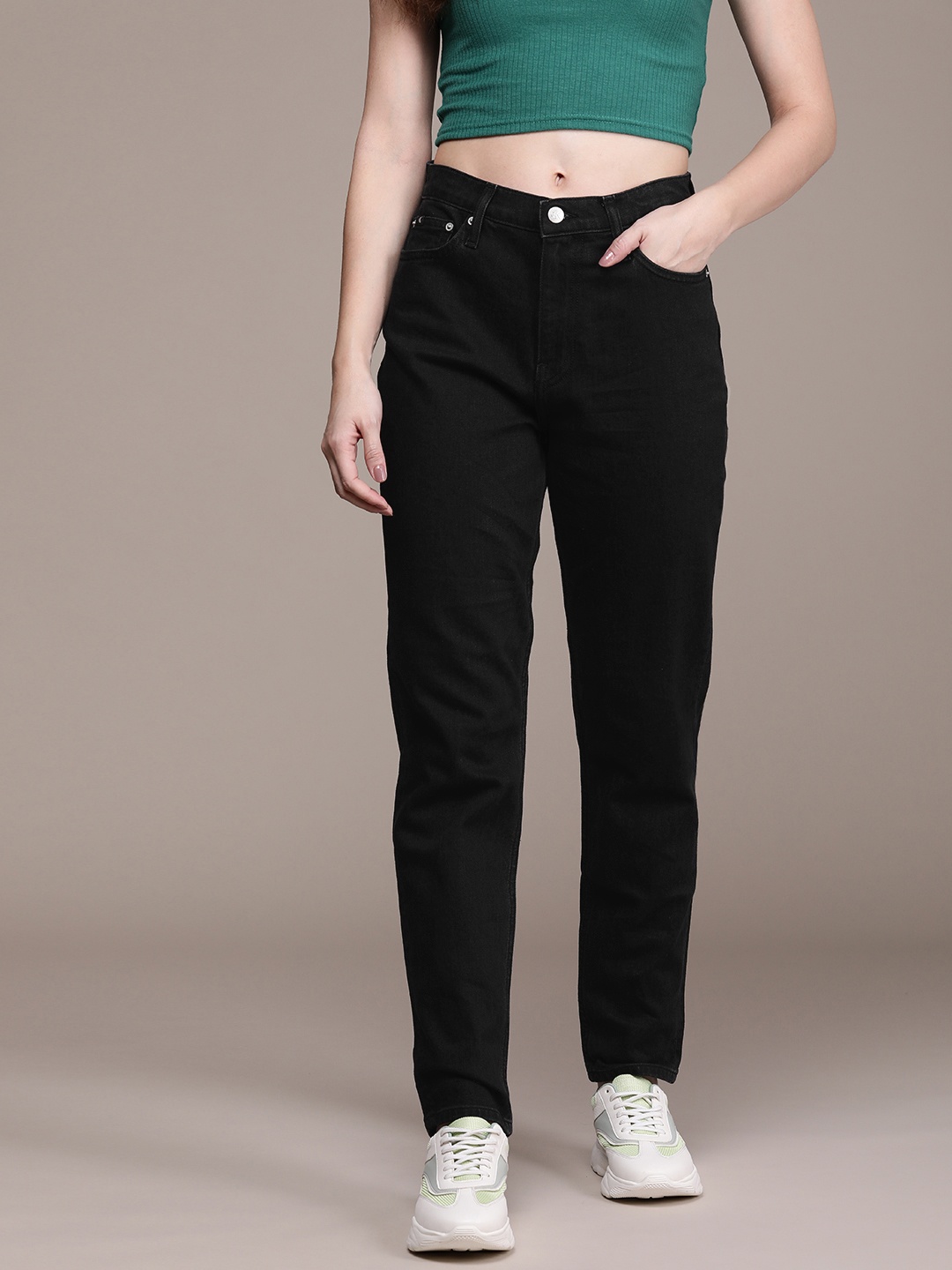 

Calvin Klein Jeans Women Mom Fit Stretchable Jeans, Black