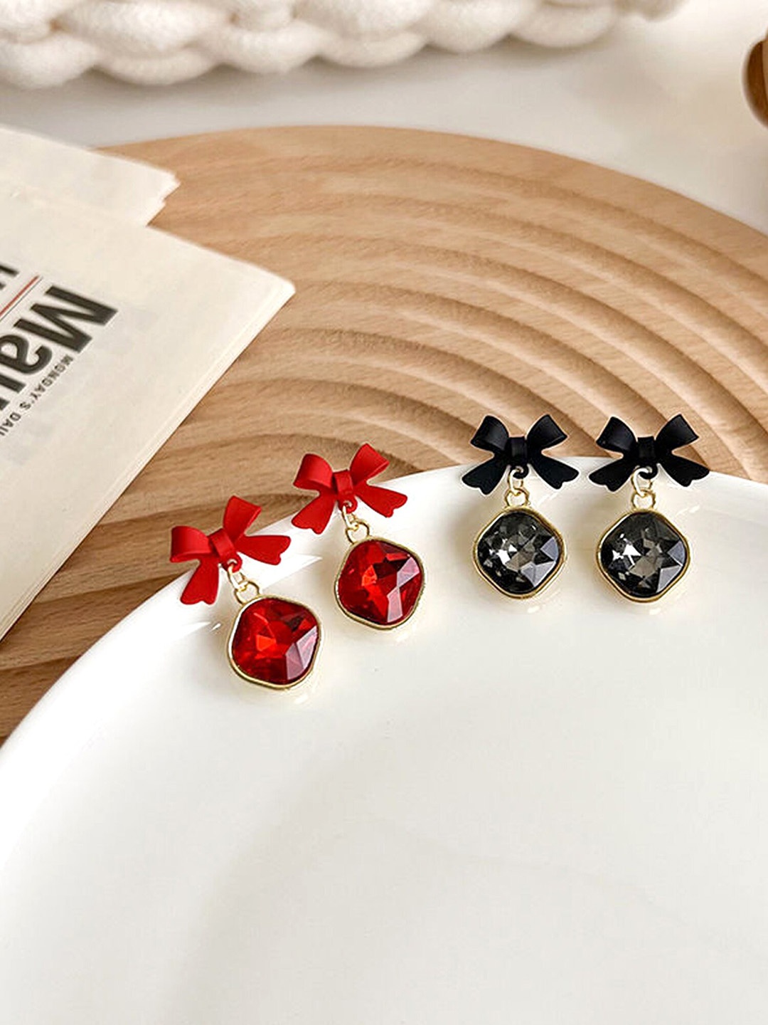 

Yellow Chimes Gold-Plated Contemporary Studs Earrings, Black