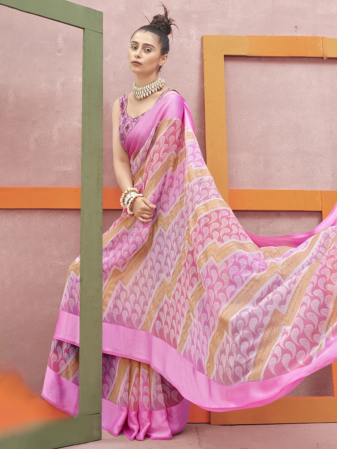 

Triveni Paisley Embroidered Pure Georgette Saree, Pink