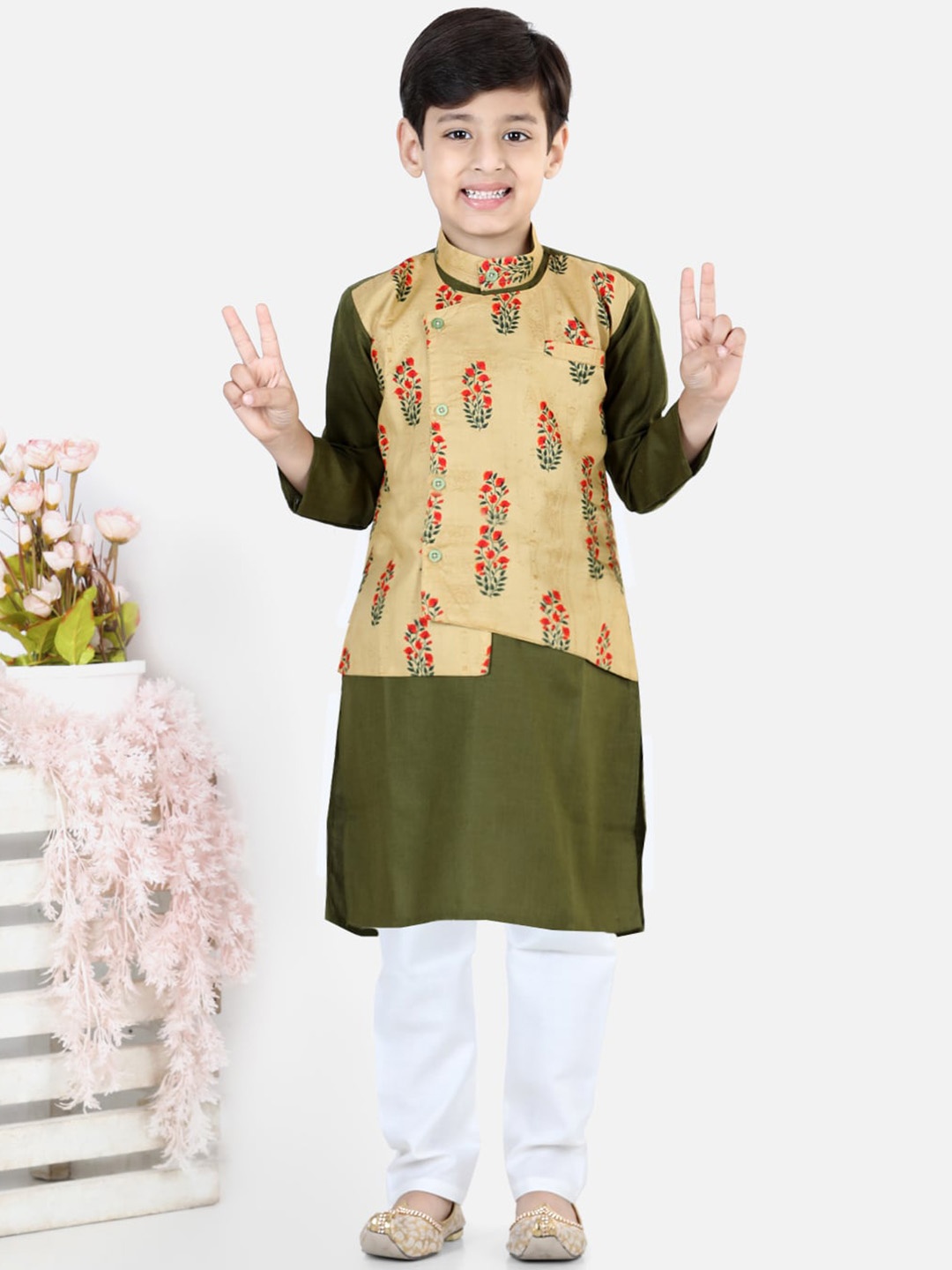 

BownBee Boys Floral Printed Angarkha Pure Cotton Kurta with Pyjamas, Green