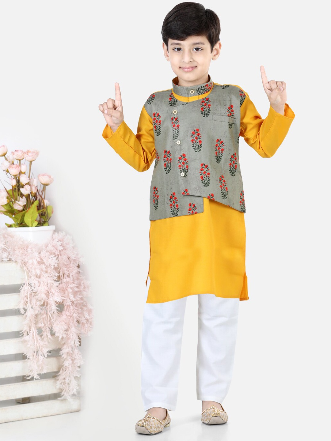 

BownBee Boys Floral Printed Angarkha Pure Cotton Kurta with Pyjamas, Grey