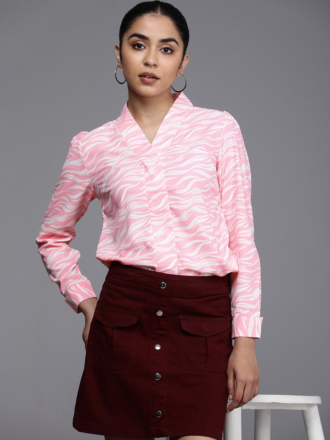 

Allen Solly Woman Printed V-Neck Regular Top, Pink