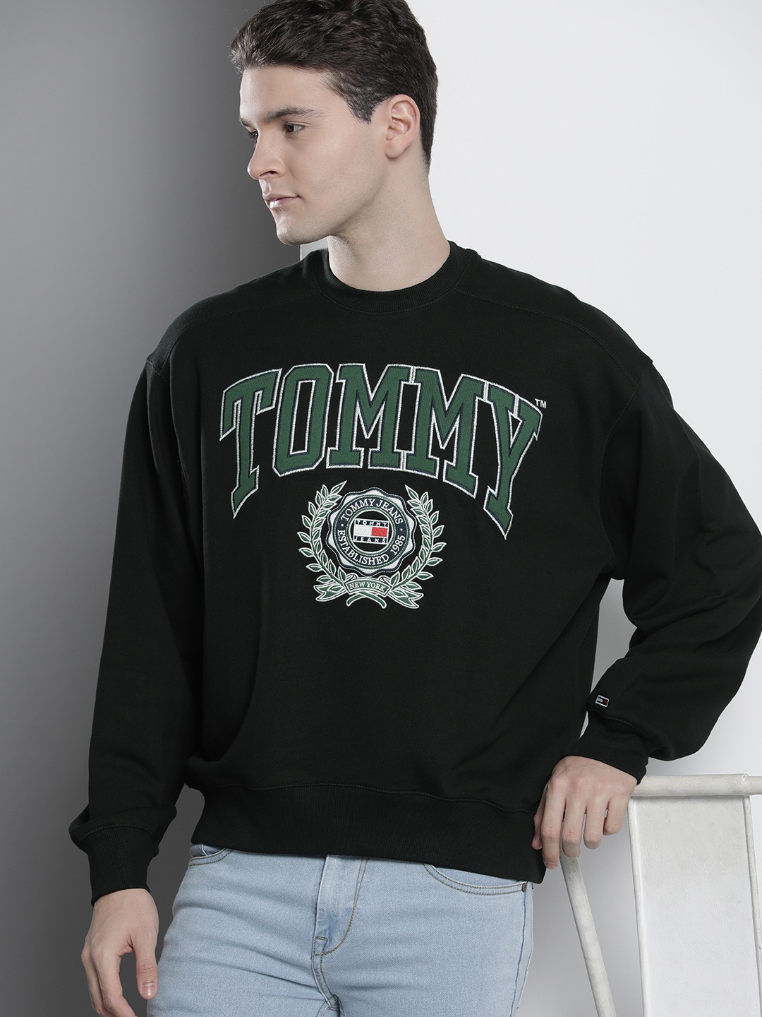 

Tommy Hilfiger Pure Cotton Brand Logo Embroidered Sweatshirt, Black