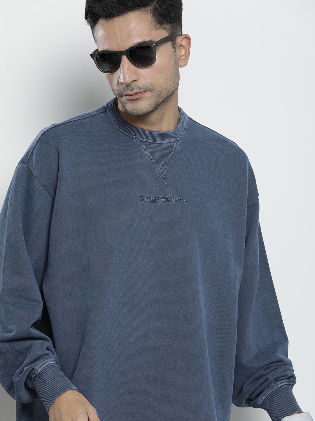 

Tommy Hilfiger Pure Cotton Solid Regular Casual Sweatshirt, Blue