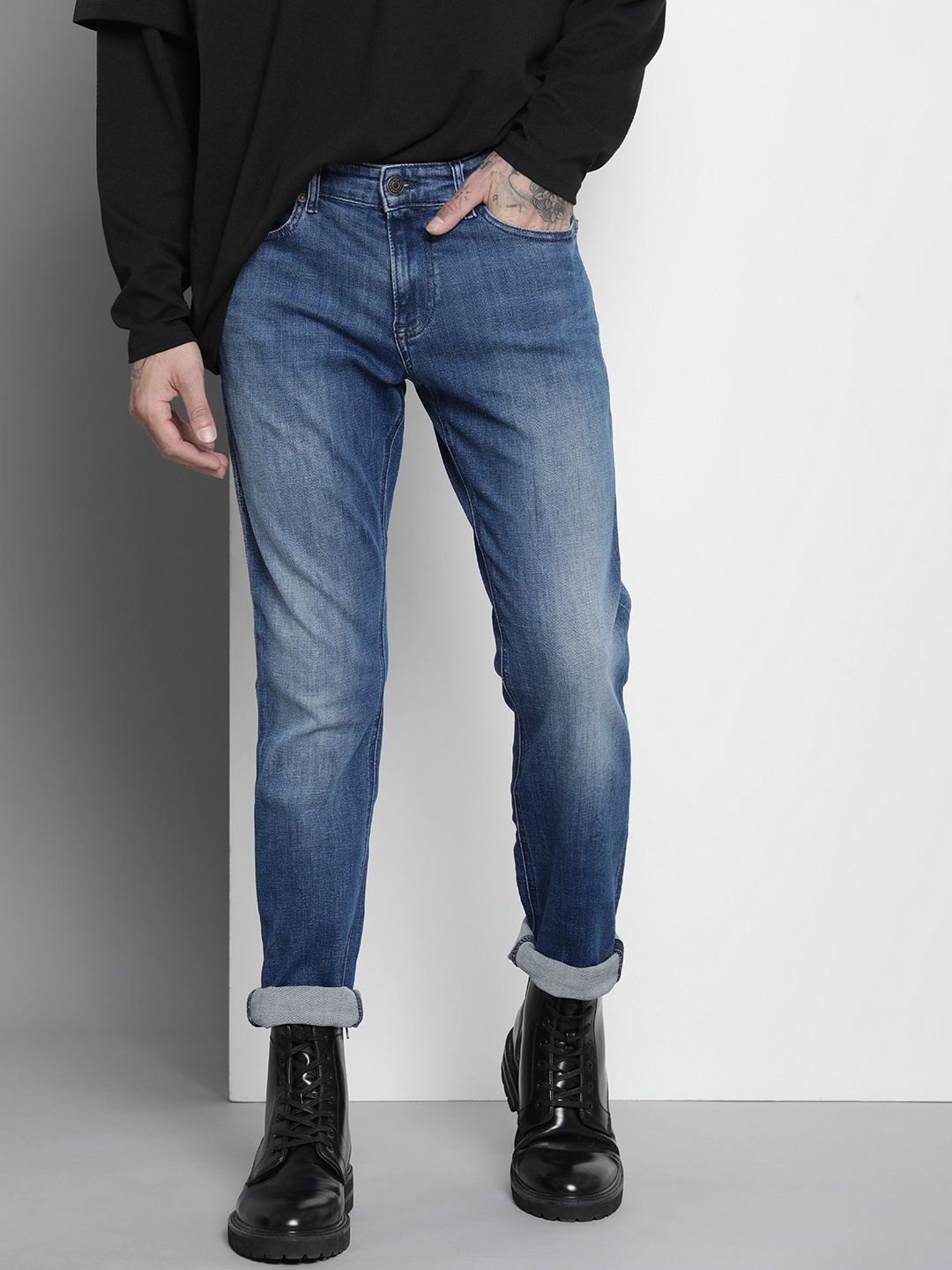 

Tommy Hilfiger Men Slim Fit Heavy Fade Stretchable Mid-Rise Jeans, Blue