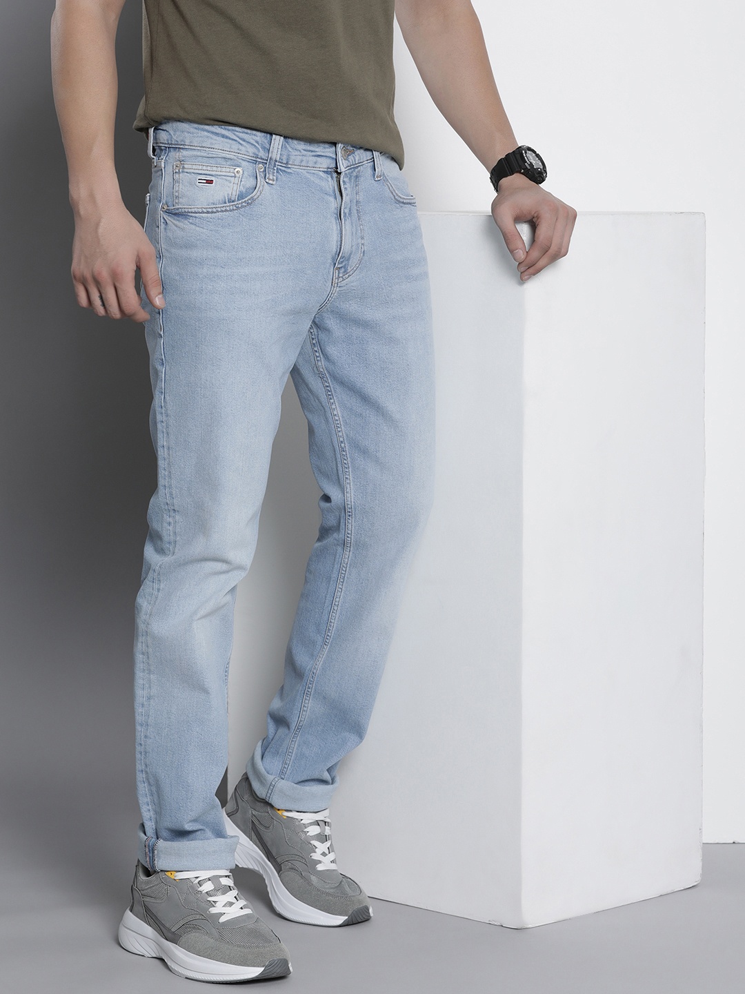 

Tommy Hilfiger Men Straight Fit Light Fade Stretchable Jeans, Blue