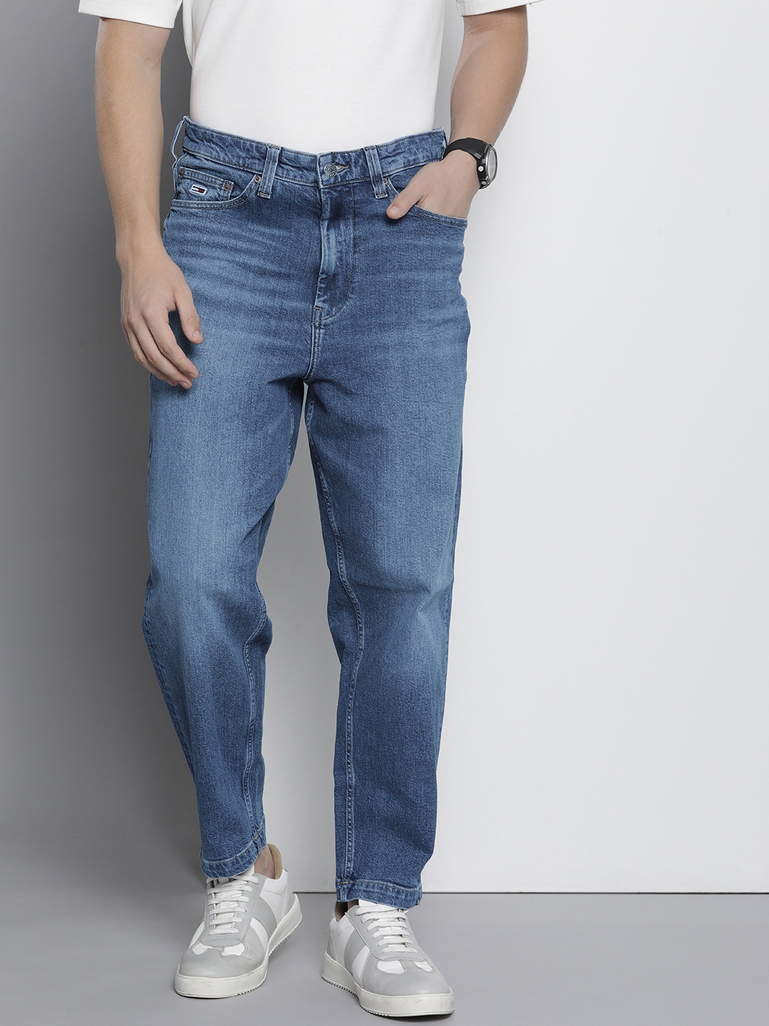 

Tommy Hilfiger Men Bax Loose Tapered Fit Heavy Fade Stretchable Jeans, Blue