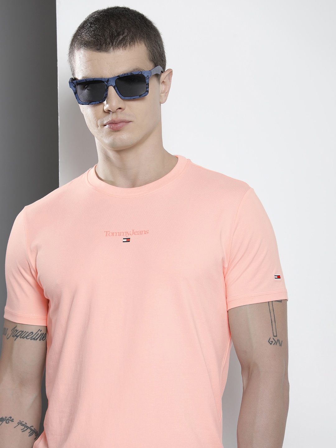 

Tommy Hilfiger Brand Logo Applique Slim Fit T-shirt, Peach