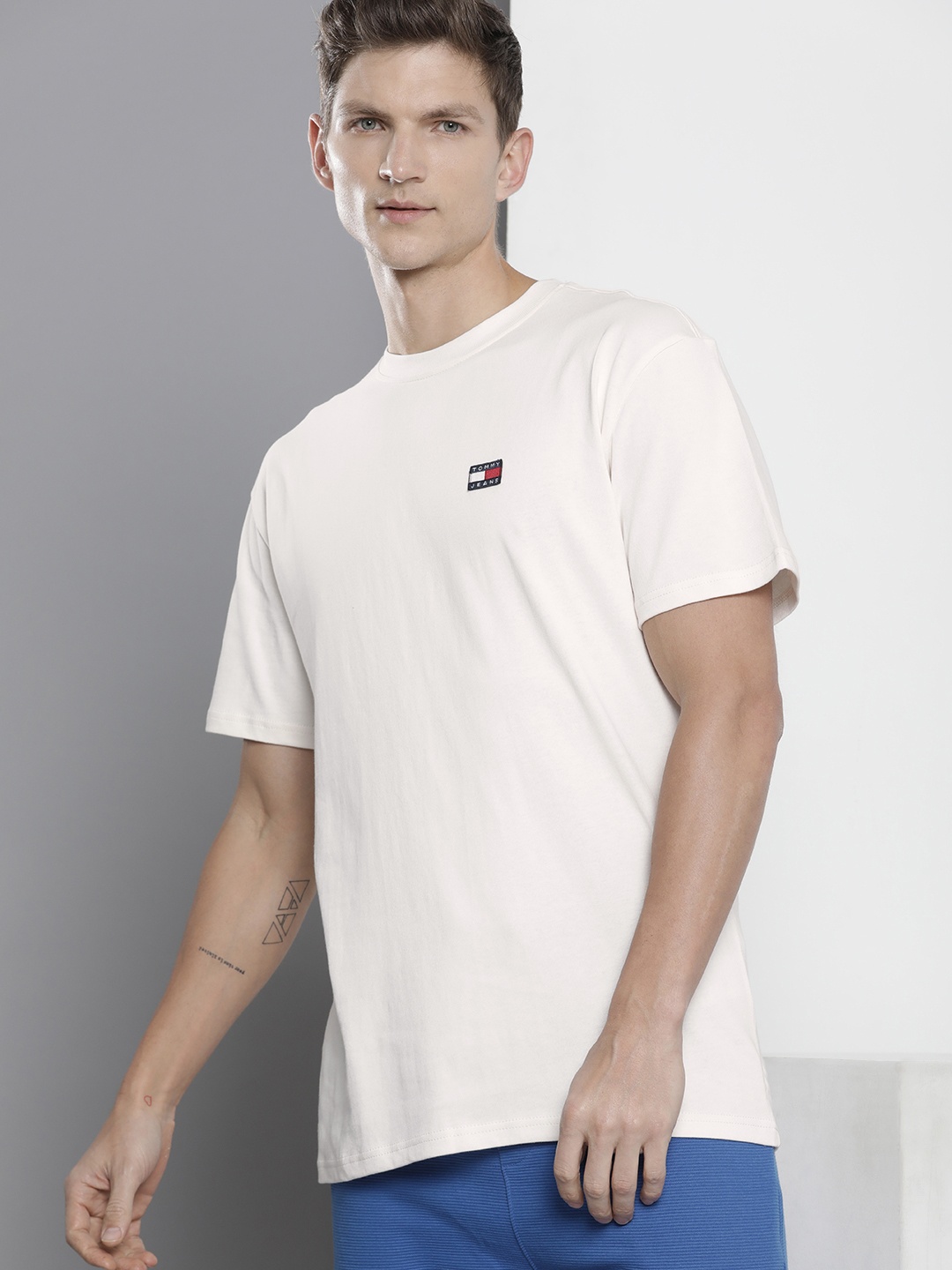 

Tommy Hilfiger Pure Cotton Solid Regular Fit Casual T-shirt, Off white