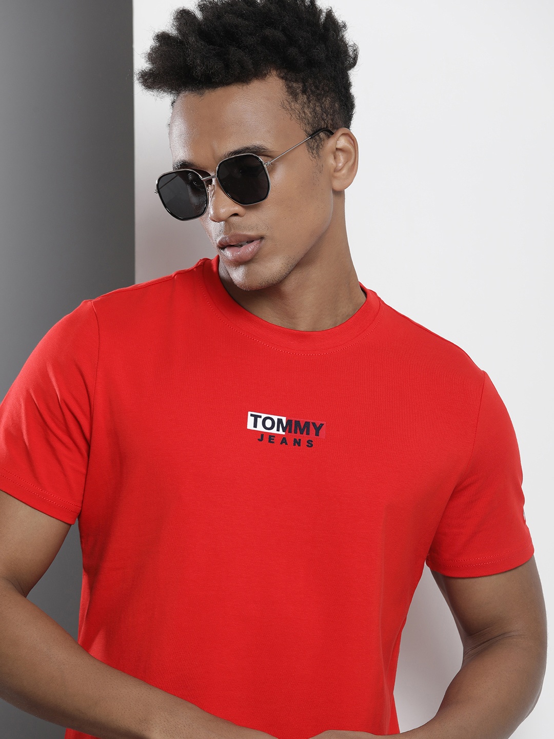 

Tommy Hilfiger Brand Logo Applique TJM ENTRY TOMMY Slim Fit T-shirt, Red