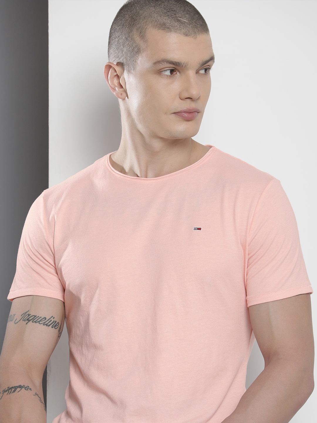 

Tommy Hilfiger Solid Slim Fit Casual T-shirt, Pink