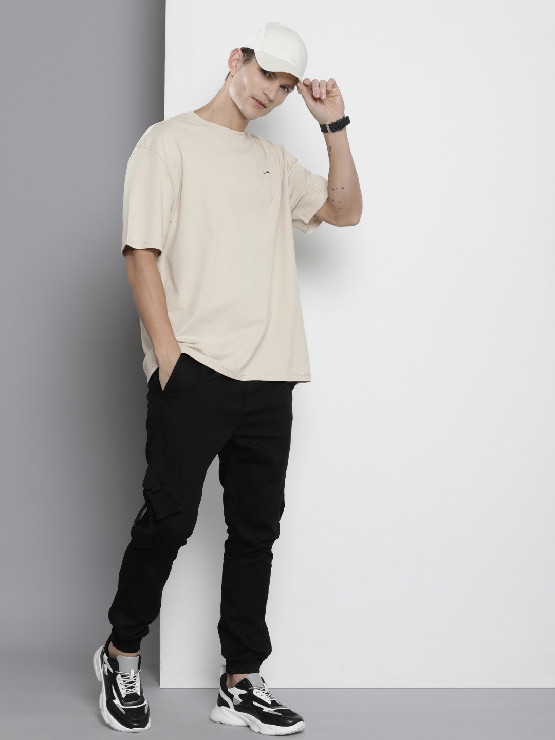 

Tommy Hilfiger Drop-Shoulder Sleeves Pure Cotton Boxy T-shirt, Beige