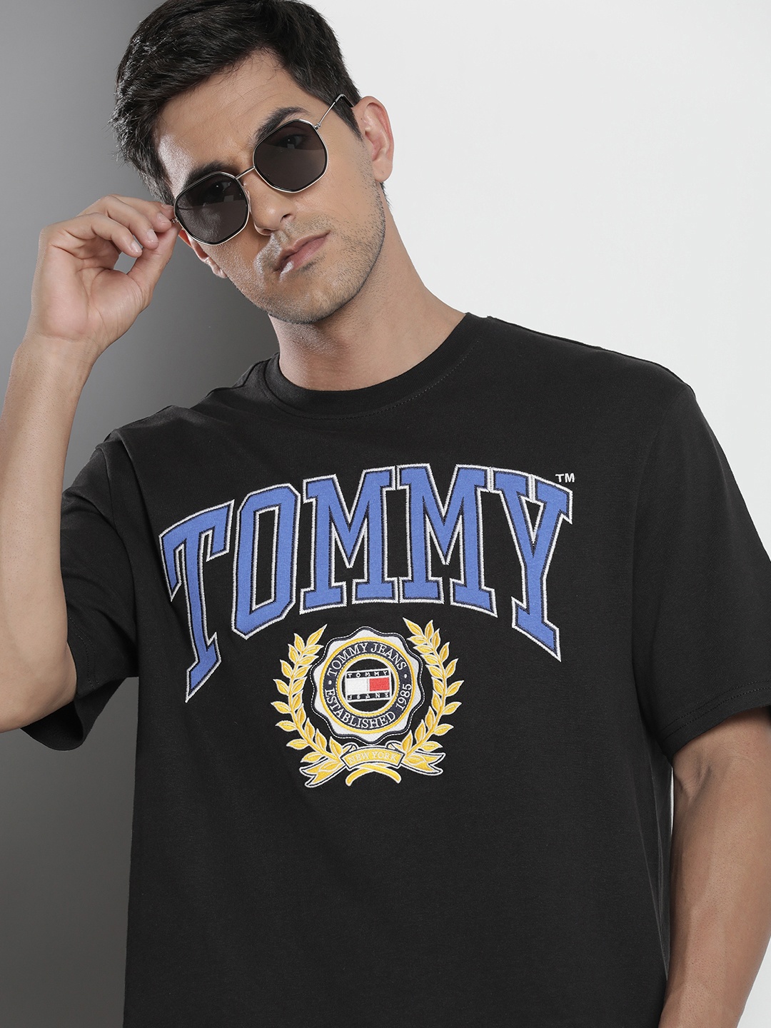 

Tommy Hilfiger Sustainable Brand Logo Embroidered Cotton Oversized T-shirt, Black