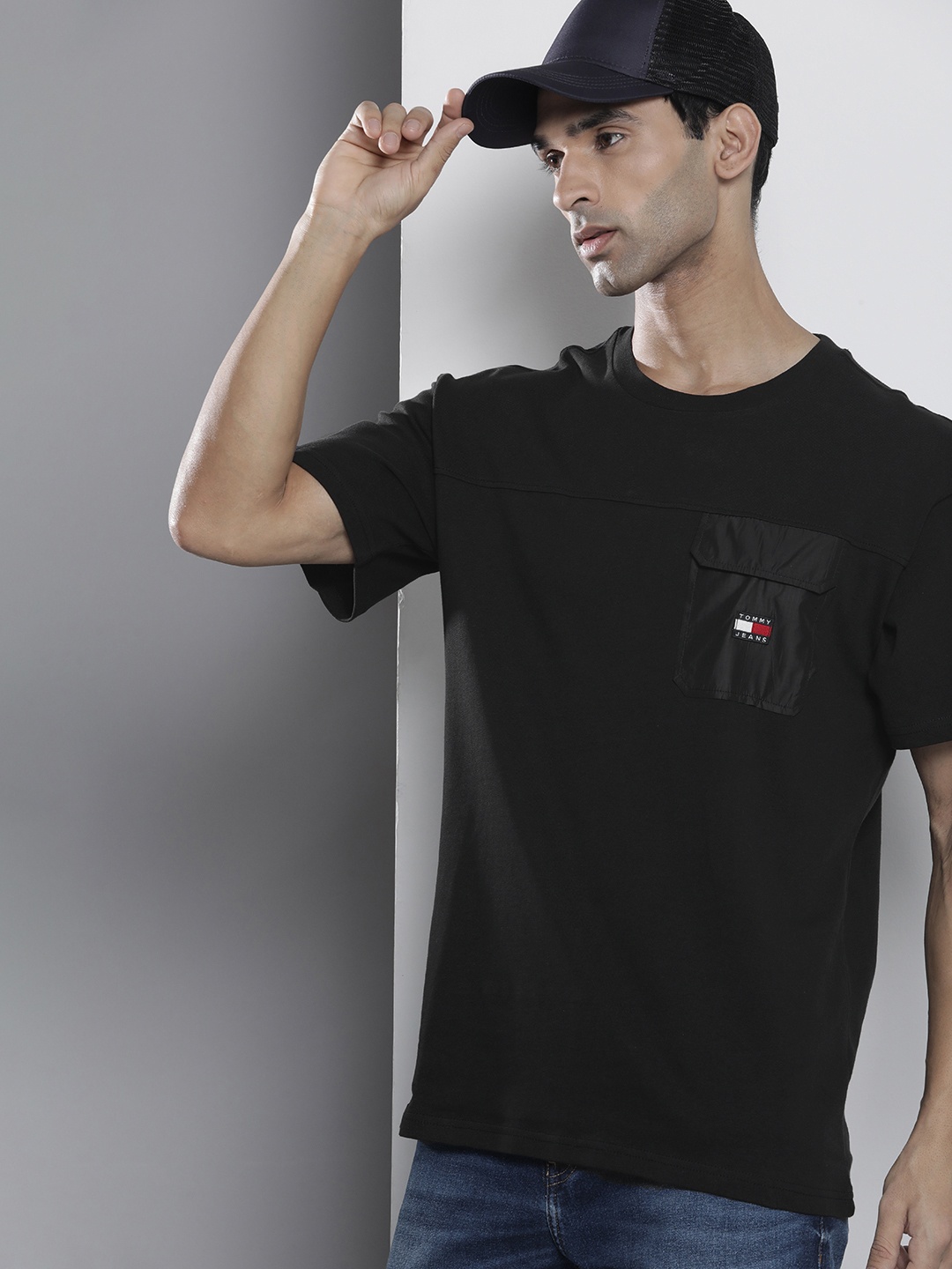 

Tommy Hilfiger Sustainable Drop-Shoulder Sleeves Pure Cotton T-shirt With Chest Pocket, Black