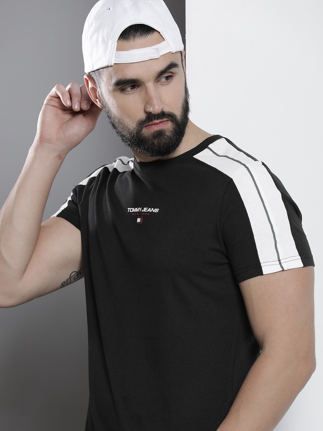 

Tommy Hilfiger Brand Logo Pure Cotton Applique Shoulder Detail Slim Fit T-shirt, Black