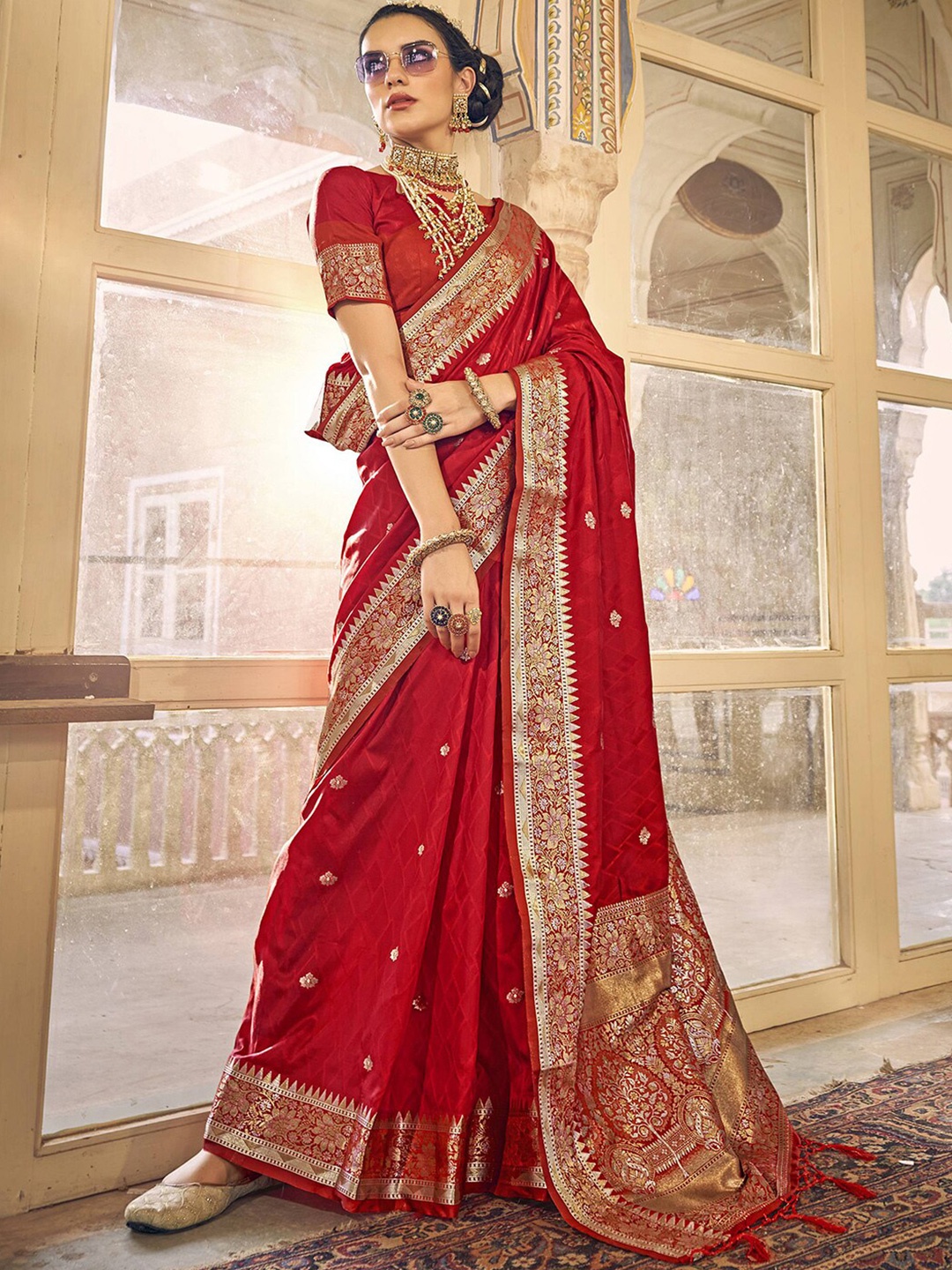 

Mitera Red & Gold-Toned Woven Design Zari Saree