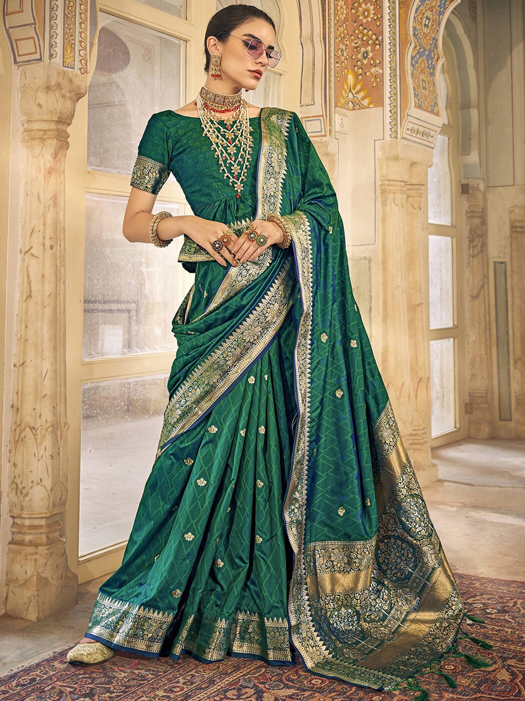 

Mitera Green & Gold-Toned Ethnic Motifs Woven Design Zari Saree