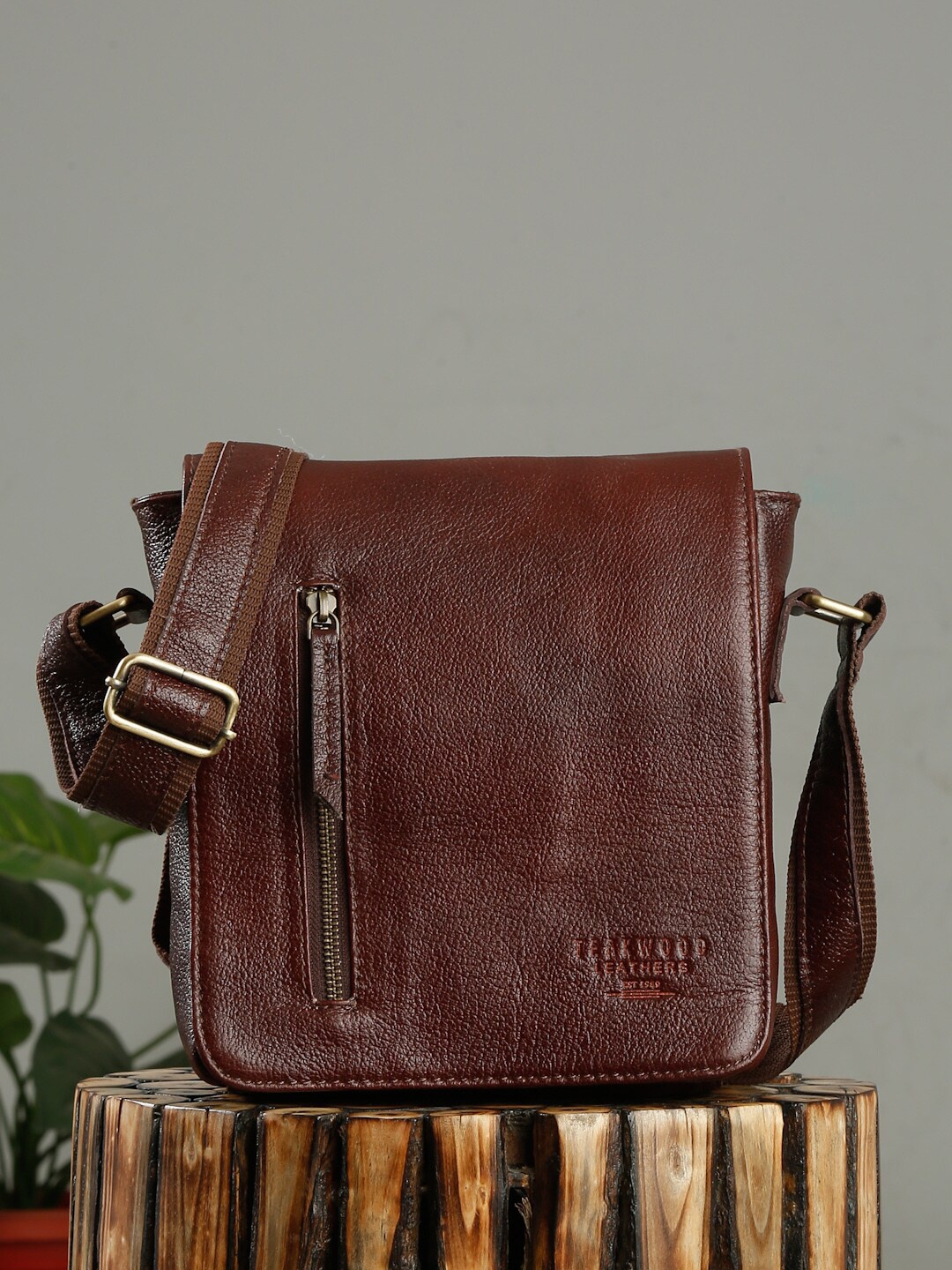 

Teakwood Leathers Men Textured Messenger Bag, Red