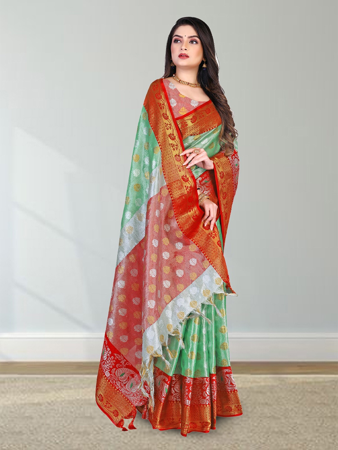 

N N ENTERPRISE Woven Design Zari Silk Blend Kanjeevaram Saree, Green