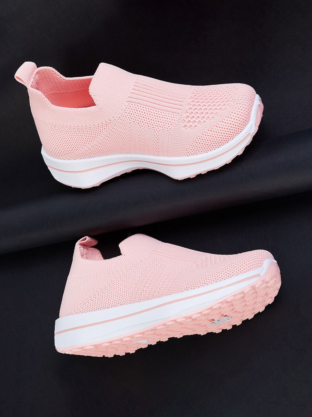 

max Girls Textured Comfort Insole Textile Contrast Sole Slip-On Sneakers, Pink