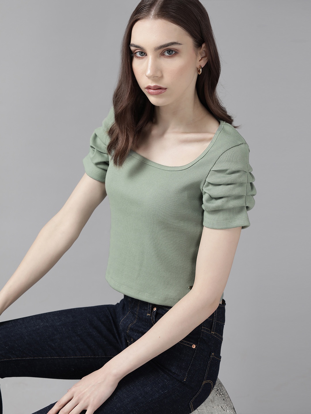 

Roadster Women Solid Regular Fit T-shirt, Green