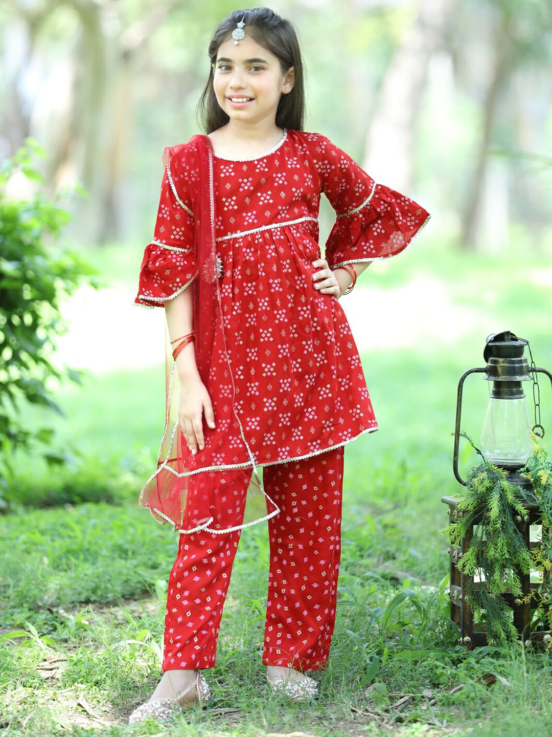 

Cutiekins Girls Geometric Printed Empire Kurta & Trousers With Dupatta, Red