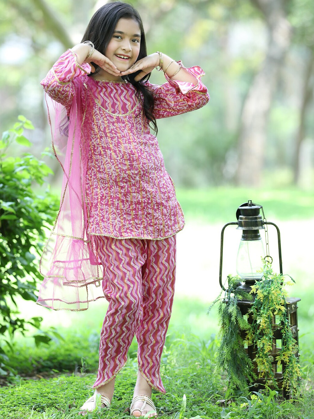 

Cutiekins Girls Ethnic Motifs Printed Gotta Patti Kurta & Harem Pants with Dupatta, Pink