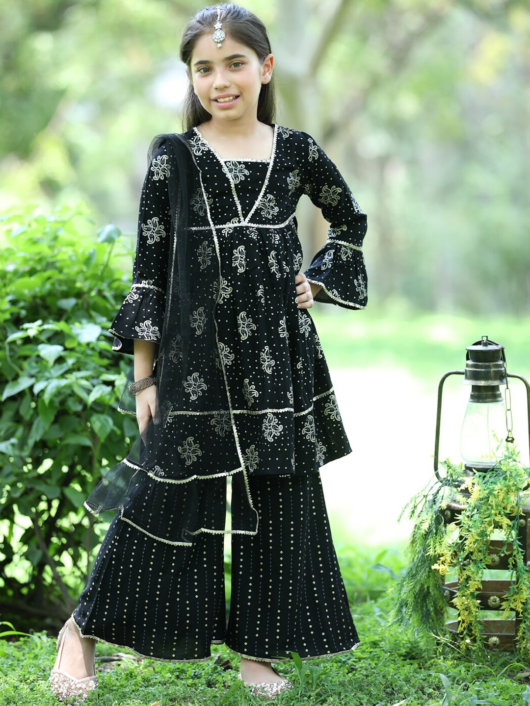 

Cutiekins Girls Ethnic Motifs Embroidered Gotta Patti Kurta & Palazzos with Dupatta, Black